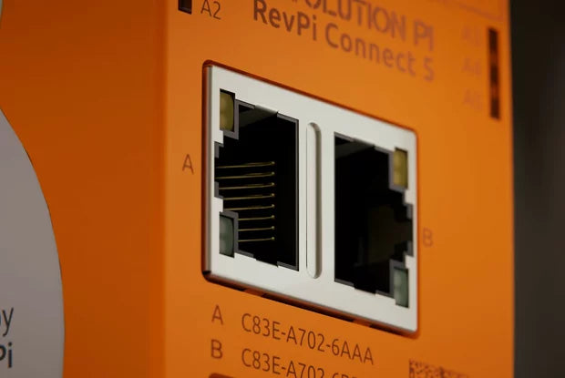 KUNBUS RevPi Connect 5 REVOLUTION PI A & B plug inlet powered by Raspberry Pi